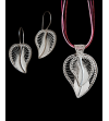 Boucles d'oreilles filigranes péruviennes en argent avec motif cœur de feuille