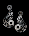 Spektakuläre handgefertigte filigrane Ohrringe "Lucia" aus oxidiertem und natürlichem Silber mit schwarzem Hintergrund