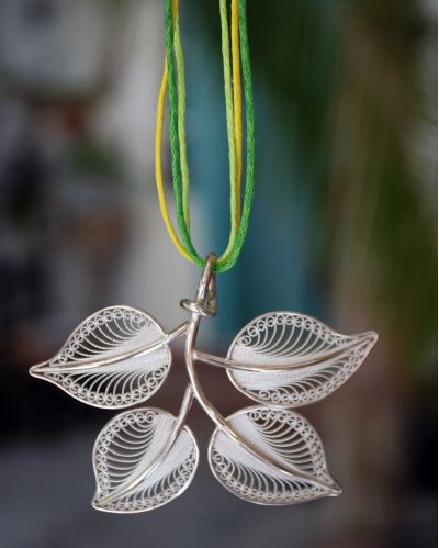 Atemberaubende handgefertigte "Für immer Blätter" filigrane Silber-Anhänger-Halskette