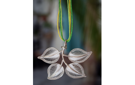 Filigree Jewelry: silver pendant with four leaf pattern motif