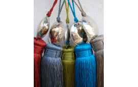 Mini tassels for furniture with double-sided hammered silver ball