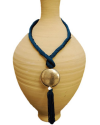 Colgante arte déco con esfera plateada con felquillo con cadena de seda de sabra en azul petróleo de estilo étnico chic