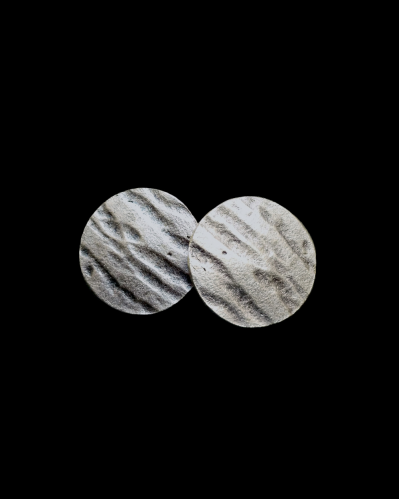 The soft pattern of shifting sands is the motif of Andaluchic´s Dune stud earrings, made from oxidised silver plated zamak