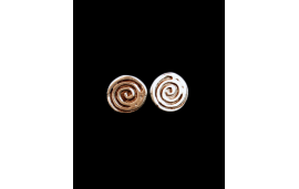 Hypoallergenic stud earrings in swirl design in silver plated zamak