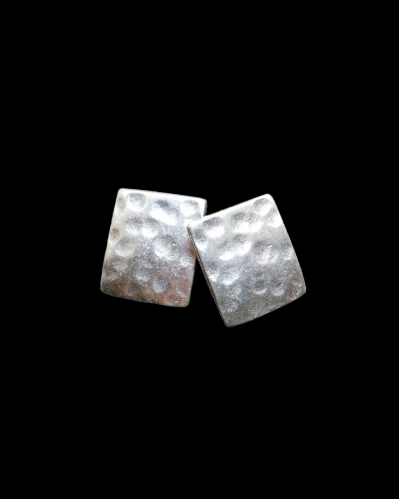 Front view of Andauchic´s "Hammered Rectangular" stud earrings  in oxidised silver plated zamak on a black background