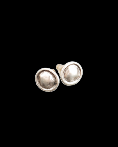 Front view of Andaluchic´s "Antica" stud earrings made in oxidised silver plated zamak on a black background