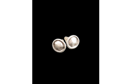 Hypoallergenic stud earrings with Roman inspiration