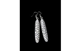 Long earrings with contrasting animal print in silver plated zamak