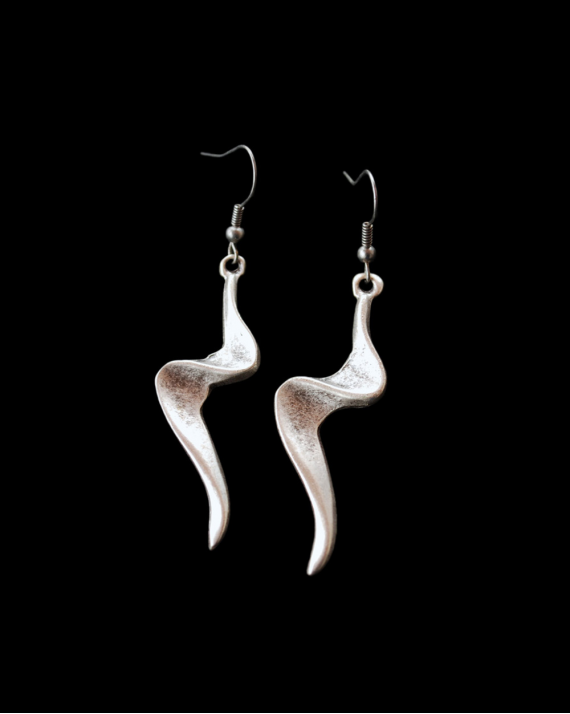 Front view of Andaluchic´s "Ziggy" drop earrings made in oxidised silver plated zamak displayed on a black background