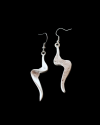 Front & back view of Andaluchic´s "Ziggy" drop earrings made in oxidised silver plated zamak displayed on a black backdrop