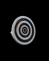Vordere rechte Seitenansicht großem retro chic "Schneckenscheibe" verstellbaren Ring aus antikem versilbertem Zamak