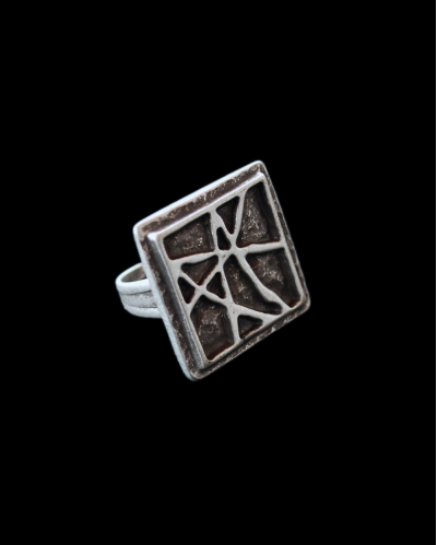 Angled front view of Andaluchic´s bold ethnic style "Square Set" adjustable ring made from antiqued silver plated zamak