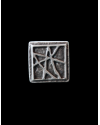Vista frontal del anillo ajustable "Cuadrado" de estilo étnico con un motivo llamativo de zamak bañado de plata envejecida