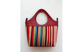 Bolso tote de cuero rojo con tejido multicolor en rayas verticales