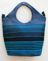 Grand sac à main tote bleu en cuir de chèvre avec tissu rayé en bleu et noir