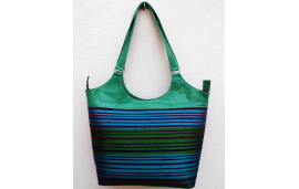 Bolso grande de piel verde  con tejido rayado multicolor e, verde y morado