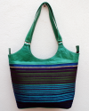 Bolso grande de piel verde  con tejido rayado multicolor e, verde y morado