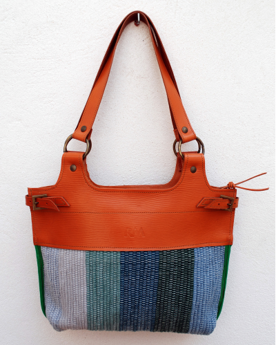 Front view of Andaluchic´s "Anillas" shoulder bag hand-woven in up-cycled cotton in blue & turquoise tones with tan leather