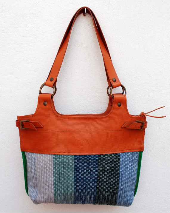 Front view of Andaluchic´s "Anillas" shoulder bag hand-woven in up-cycled cotton in blue & turquoise tones with tan leather