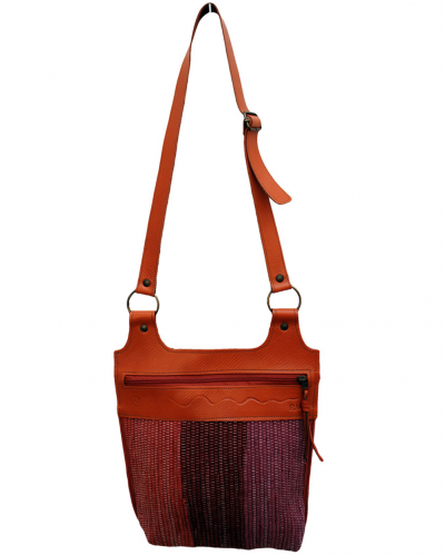 Front view of Andaluchic´s "Bandolero" shoulder bag hand woven in up-cycled cotton in pink & red tones with tan calf leather