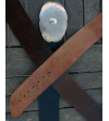 Cintura larga colore cammello in vera pelle a forma curva con fibbia argentata