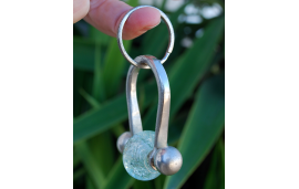 Keychain in silver plated copper with clear glass bead