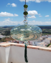 Boule de verre soufflée avec pompon : talsiman, boule de sorcière ou attrape-soleil