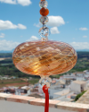 Boule de verre soufflée avec pompon : talsiman, boule de sorcière ou attrape-soleil