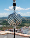 Boule de verre soufflée avec pompon : talsiman, boule de sorcière ou attrape-soleil