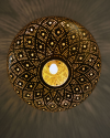 Lampadaire marocaine, plafonnier en laiton et motif géométrique