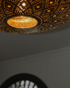 Lampadaire marocaine, plafonnier en laiton et motif géométrique