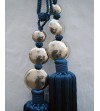 Grande attache rideaux, embrasse rideau modèrne avec motif de trois sphères martelées