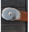 Cintura larga colore cammello in vera pelle a forma curva con fibbia argentata